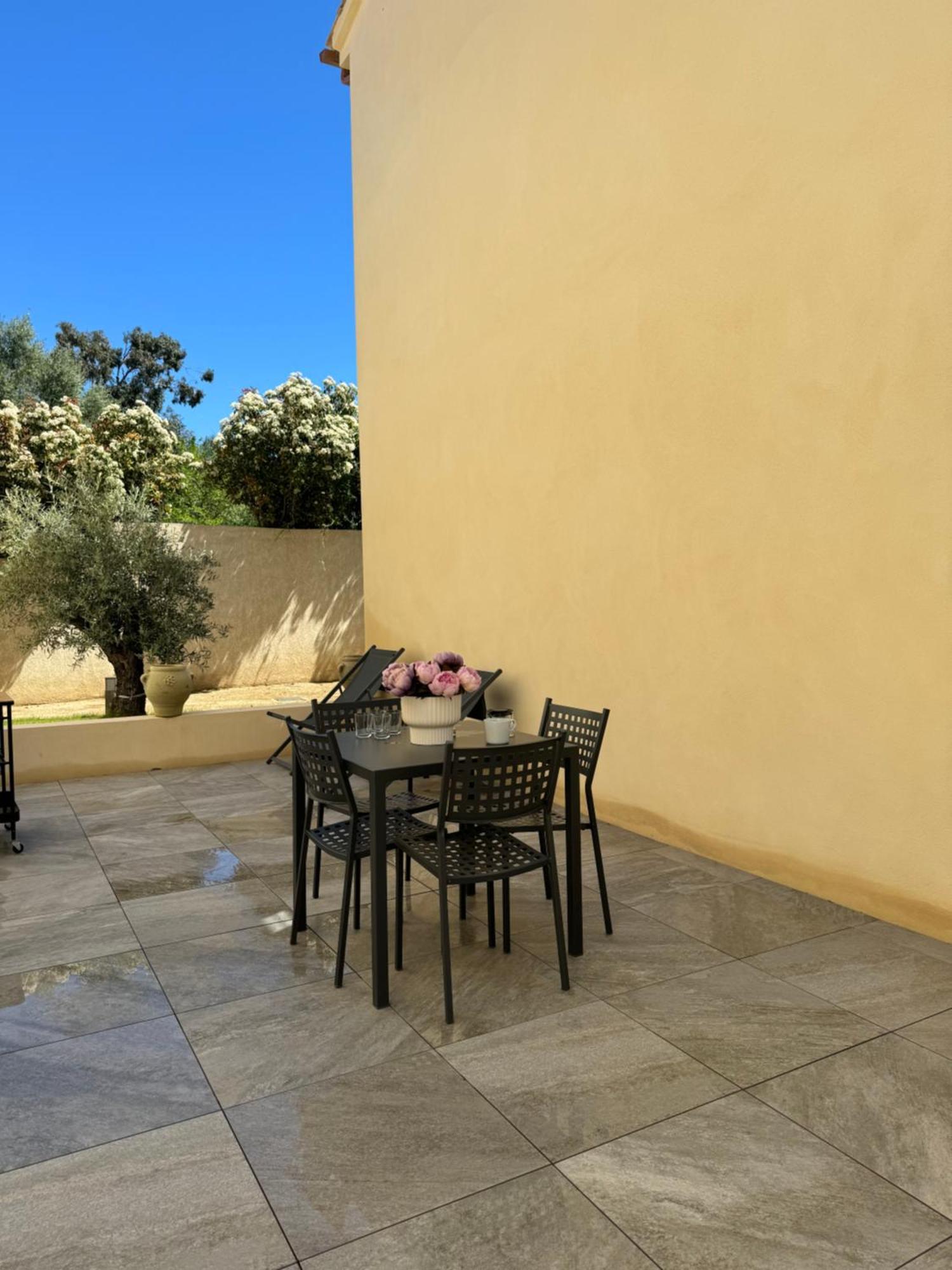 Residence Catalina แซ็งต์-โฟลร็องต์ ภายนอก รูปภาพ